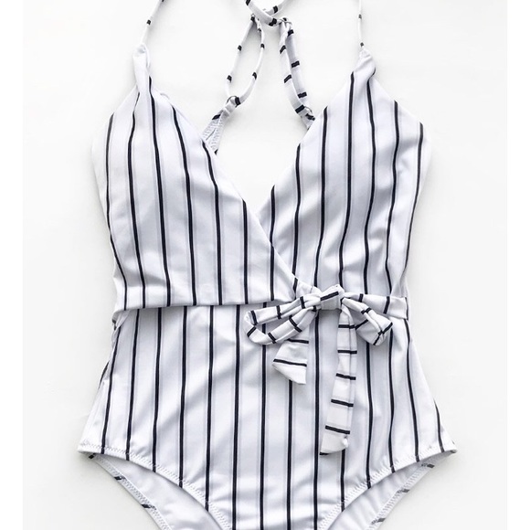 Striped one piece 🔥🔥🔥 - Picture 5 of 6